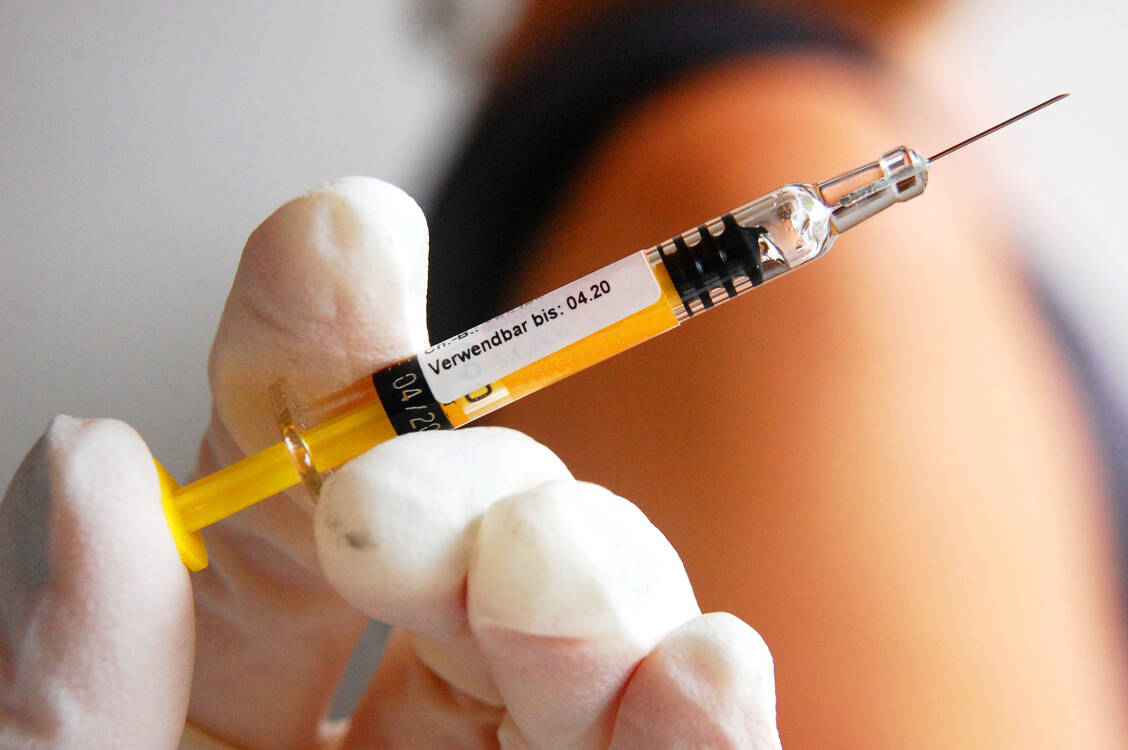 Die internationale Impfallianz Gavi versucht die Gesundheit von Menschen weltweit durch Impfungen zu schützen. Influenza sieht sie trotz  des neuen Coronavirus als größte Gefahr.   / Foto: Adobe Stock/miss_mafalda