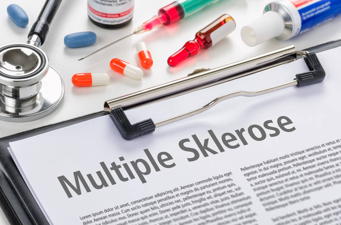 Mittlerweile stehen zahlreichende wirksame MS-Therapeutika zur Verfügung, insbesondere zur Behandlung der schubförmig remittierenden MS. Vor allem zur Behandlung der primär progredienten Verlaufsform werden dringend weitere Medikamente benötigt. / Foto: Adobe  Stock/Zerbor