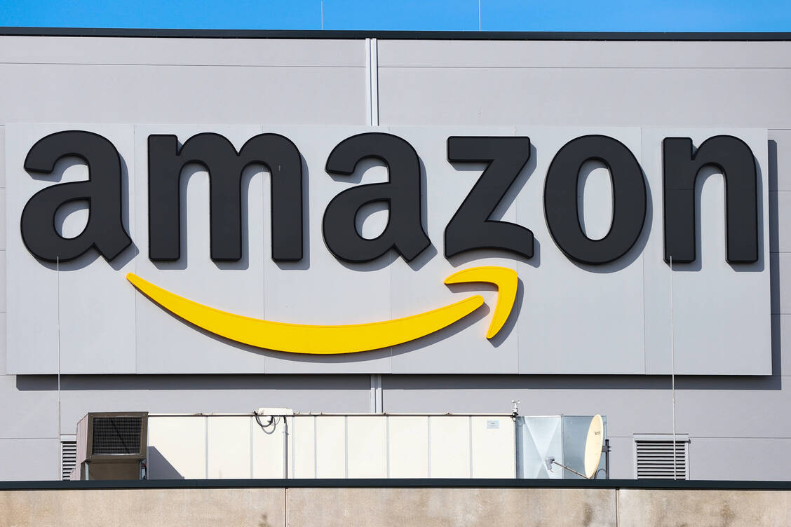 Seine französischen Logistikzentren hat Amazon nach dem Gerichtsurteil geschlossen. Der Marktplatz läuft weiter und das Logistiknetz aus anderen Ländern soll einspringen. / Foto: imago/localpic