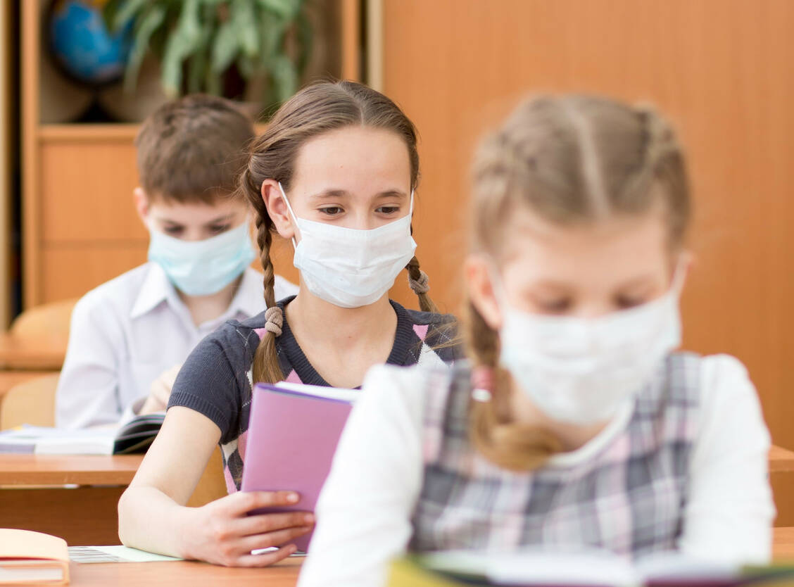 Zwei Mal in der Woche sollen Apotheker Schulkinder und Lehrkräfte im Saarland auf das Virus SARS-CoV-2 testen.  / Foto: Adobe Stock/Oksana Kuzmina