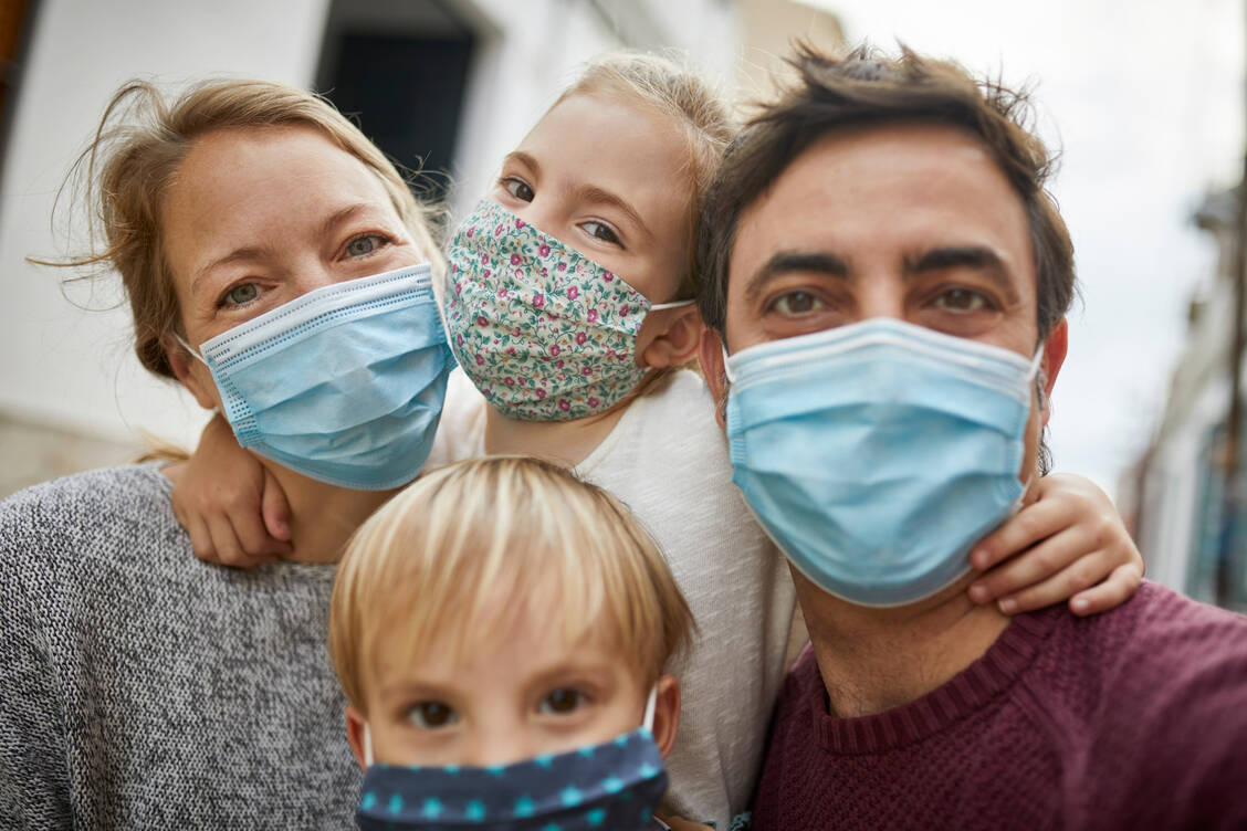 Die Effekte der ersten Impfung verringern das Risiko einer Ansteckung innerhalb von Haushalten um 38 bis 49 Prozent. / Foto: Getty Images/Morsa Images