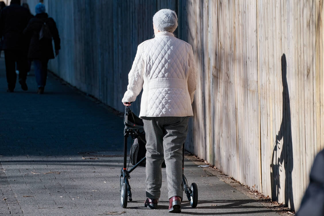 Die Überalterung der Gesellschaft wird zum Problem für die Sozialversicherungen. / Foto: IMAGO/Michael Gstettenbauer
