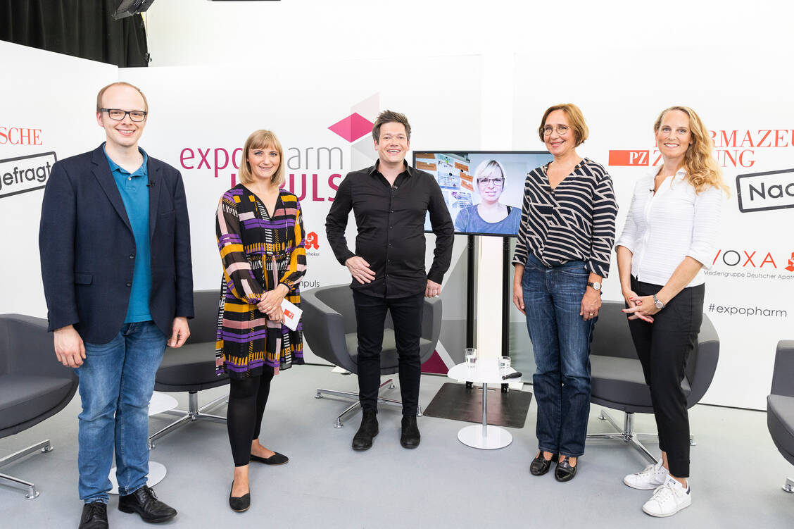 Wie wird die Medikationsanalyse zum Apothekenalltag? Darüber diskutierten Dr. Hannes Müller, Daniela Hüttemann, Stefan Göbel, Sylke Bergmann, Dorothee Michel und Dr. Kirsten Menke (von links) bei der Expopharm Impuls.  / Foto: Philipp Külker