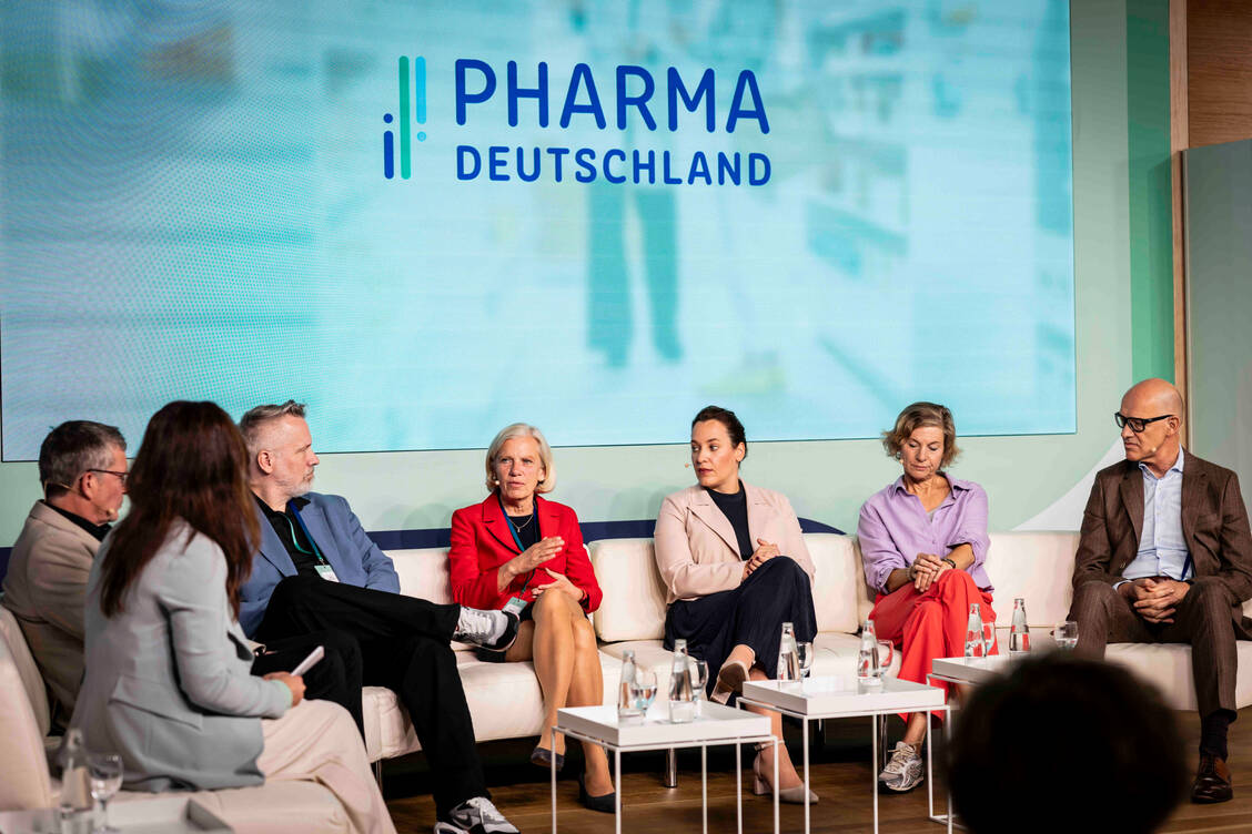 Beim OTC-Summit von Pharma Deutschland wurde über die Rolle der Selbstmedikation in der Versorgung diskutiert / © Pharma Deutschland