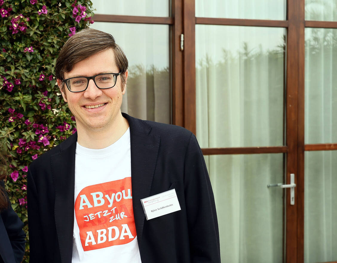 »ABYou«-Mitgründer Björn Schittenhelm sprach sich beim PZ-Management-Kongress dafür aus, dass Apothekeninhaber beim Thema Arbeitszeiten und Homeoffice flexibler werden sollten. / Foto: PZ/Alois Müller