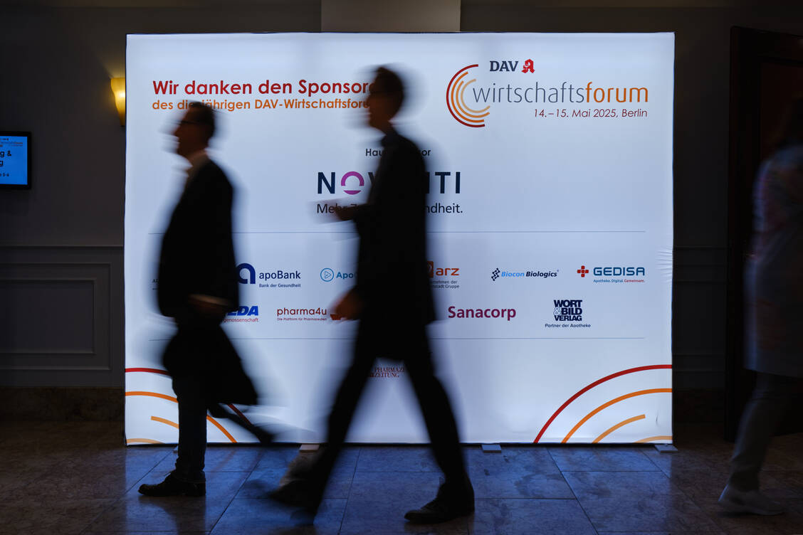 Heute beginnt das DAV-Wirtschaftsforum mit dem Politischen Lagebericht. / © DAV-Wirtschaftsforum / André Wagenzik
