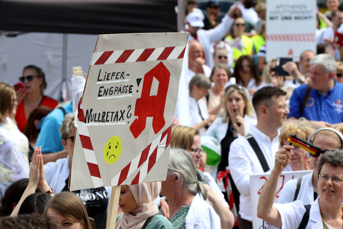 Die Proteste am 23. März richten sich laut der Gewerkschaft Adexa an die Politik. Deshalb würden Verbände bewusst von einem Protesttag und nicht von einem Streik sprechen. / © IMAGO/Müller-Stauffenberg