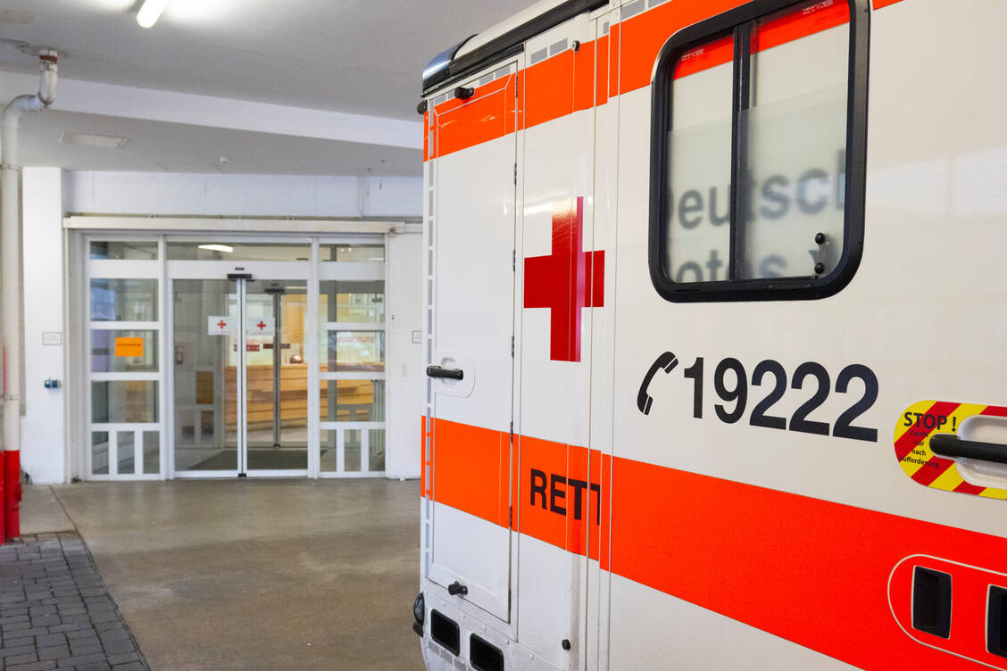 Notaufnahmeapotheker sind ein großer Mehrwert für die Krankenhauspharmazie. Noch fehlt es aber an vielen Stellen an den benötigten Rahmenbedingen. / © Universitätsmedizin Mainz/Peter Pulkowski