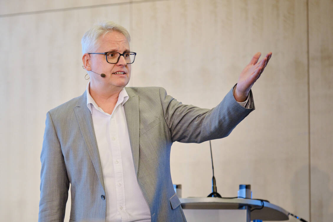 Der Führungsexperte Winfried Schröter ist überzeugt, Mitarbeiterbindung ist der Schlüssel zum Erfolg. / Foto: André Wagenzik