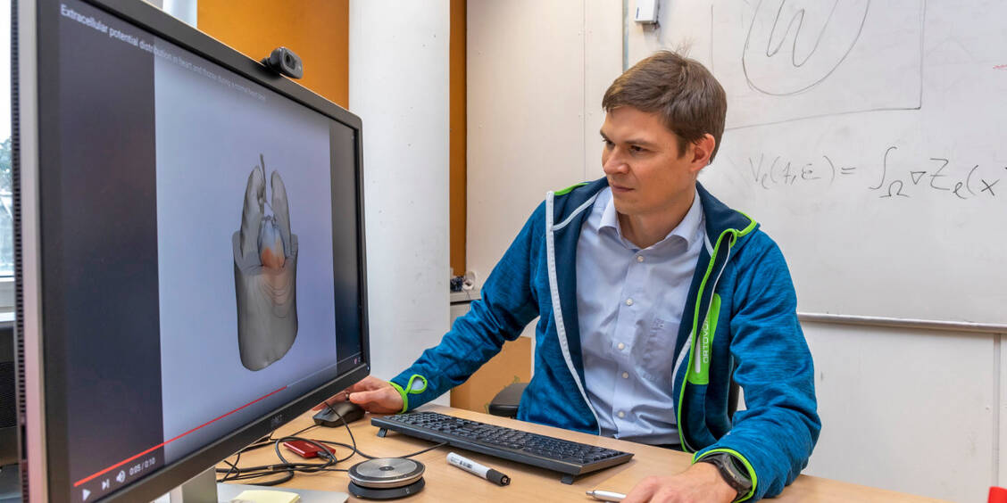 Professor Dr. Thomas Pock von der TU Graz bei der Arbeit am Projekt CardioTwin. / © TU Graz/Lunghammer