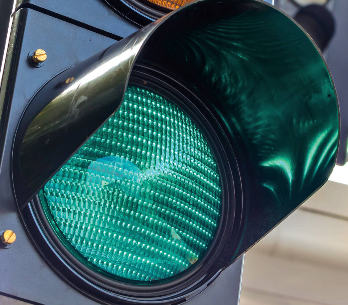 Bahn frei für den Datenfluss: Das neue Gesetz sieht vor, dass im Kampf gegen das Coronavirus mehr Daten aus den Laboren an das Robert-Koch-Institut (RKI) gehen dürfen. / Foto: Fotolia/Gina Sanders