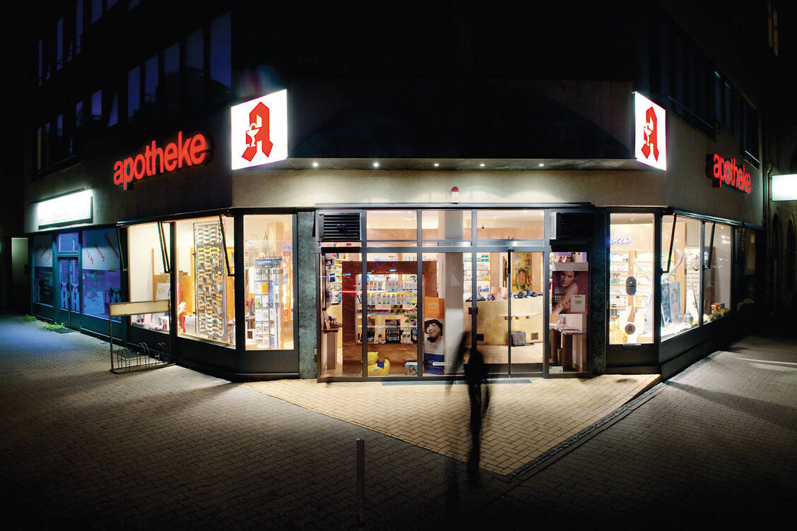 Der NNF will finanzielle Rücklagen verwenden, um die Verwaltungskostenpauschale zu senken. Profitieren sollen die notdienstleistenden Apotheken. / Foto: ABDA