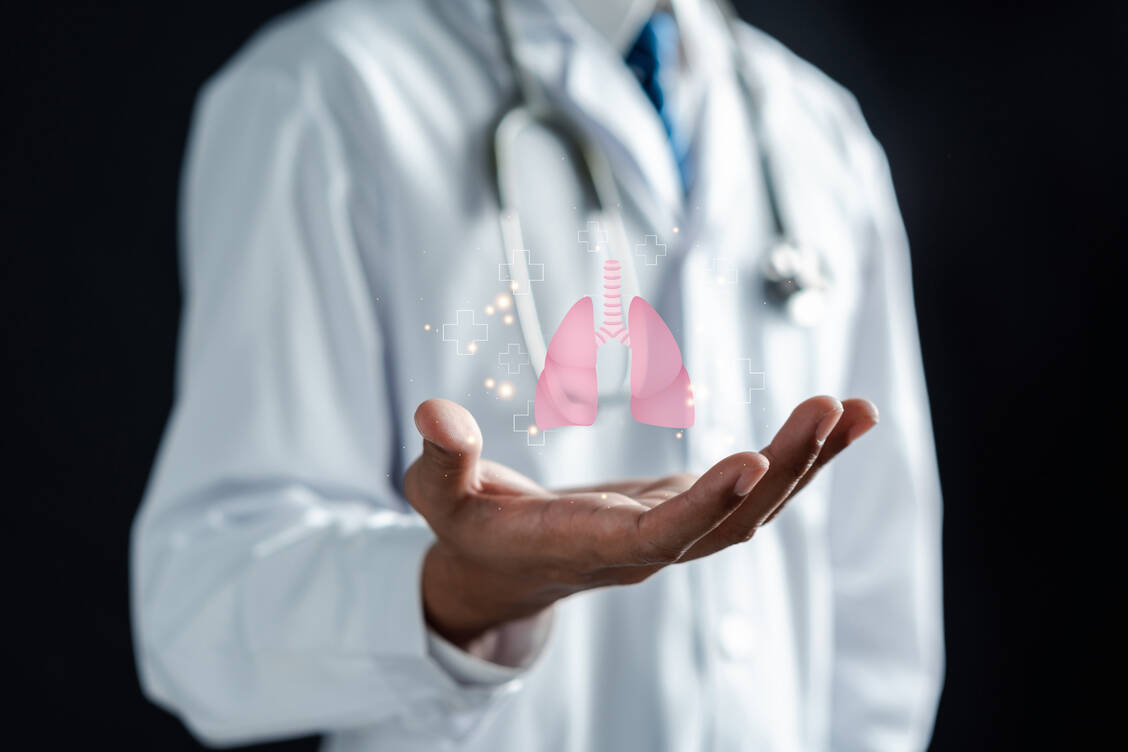 Die pulmonal arterielle Hypertonie, kurz PAH, ist eine seltene, fortschreitende und lebensbedrohliche Erkrankung, die durch die Verengung kleiner Lungenarterien und einen erhöhten Blutdruck im Lungenkreislauf gekennzeichnet ist. / Foto: Adobe Stock/Kiattisak