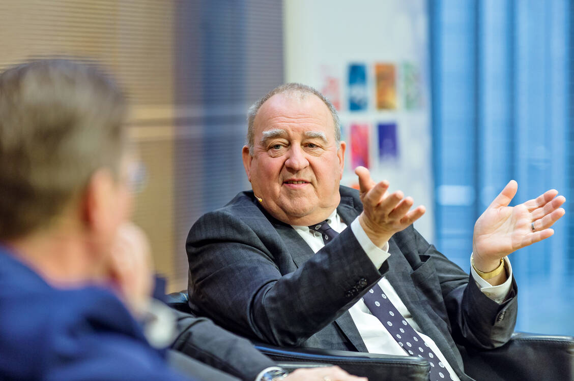 Verunsicherung bringt jedes neu strukturierte Vertragswerk mit sich, so DAV-Chef Fritz Becker. Viele Regelungen seien aber auch klarer und einfacher geworden. / Foto: PZ/Svea Pietschmann