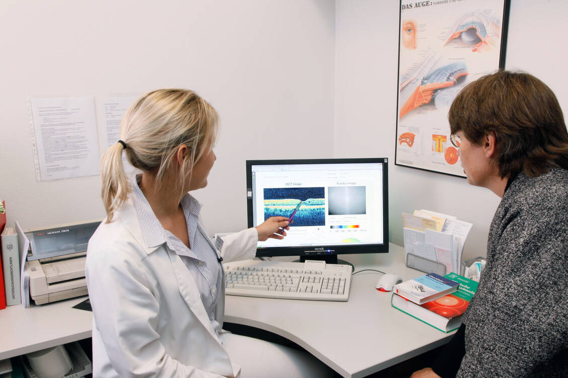 Die optische Kohärenztomografie (OCT) erlaubt die Darstellung der einzelnen Netzhautschichten in höchster Auflösung. / © BVA/Berufsverband der Augenärzte