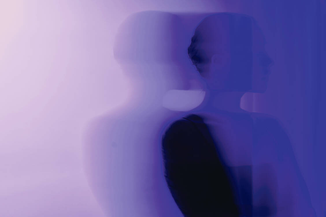 Dünn bis zur Durchsichtigkeit: Der Schlankheitszwang hat zum Teil rassistische und patriarchale Ursprünge, meinen Experten. / © Getty Images/Darya Komarova