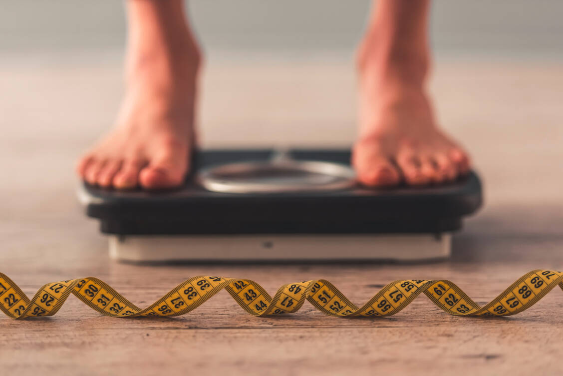 Für die WHO Europa gelten Menschen ab einem BMI von 25 als übergewichtig, ab 30 sprechen die Experten von Fettleibigkeit. / Foto: Adobe Stock/VadimGuzhva