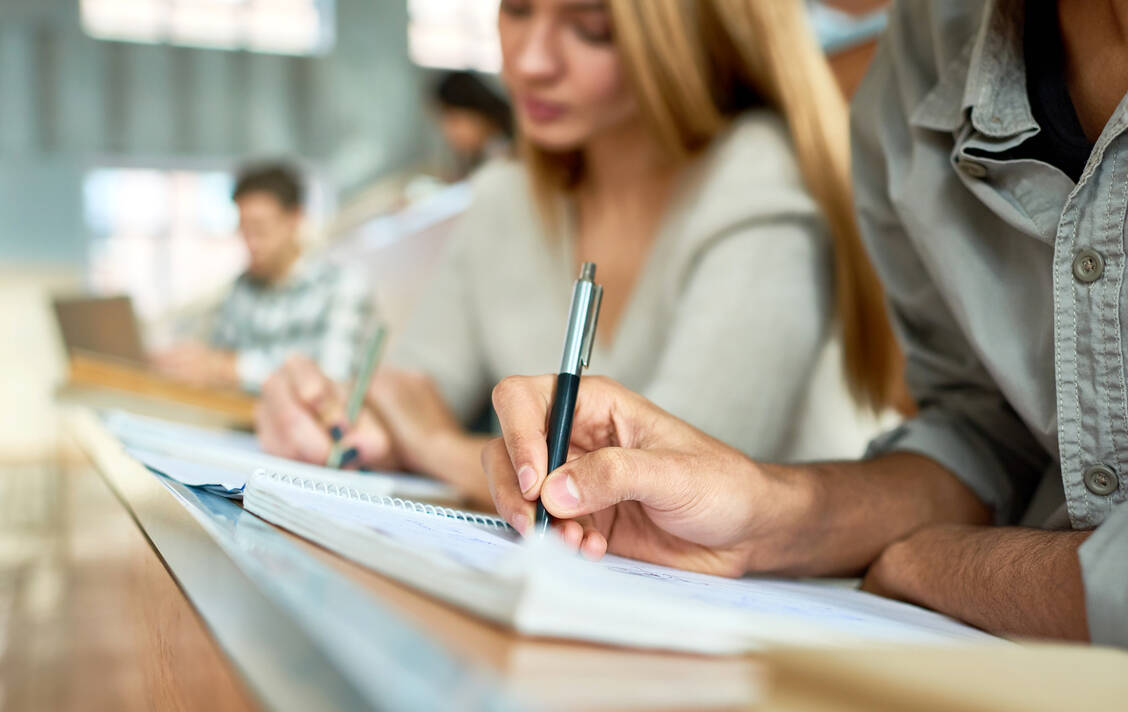 Auch PTA-Schüler sollen zukünftig kein Schuldgeld mehr bezahlen müssen. / Foto: Fotolia/eventyfour