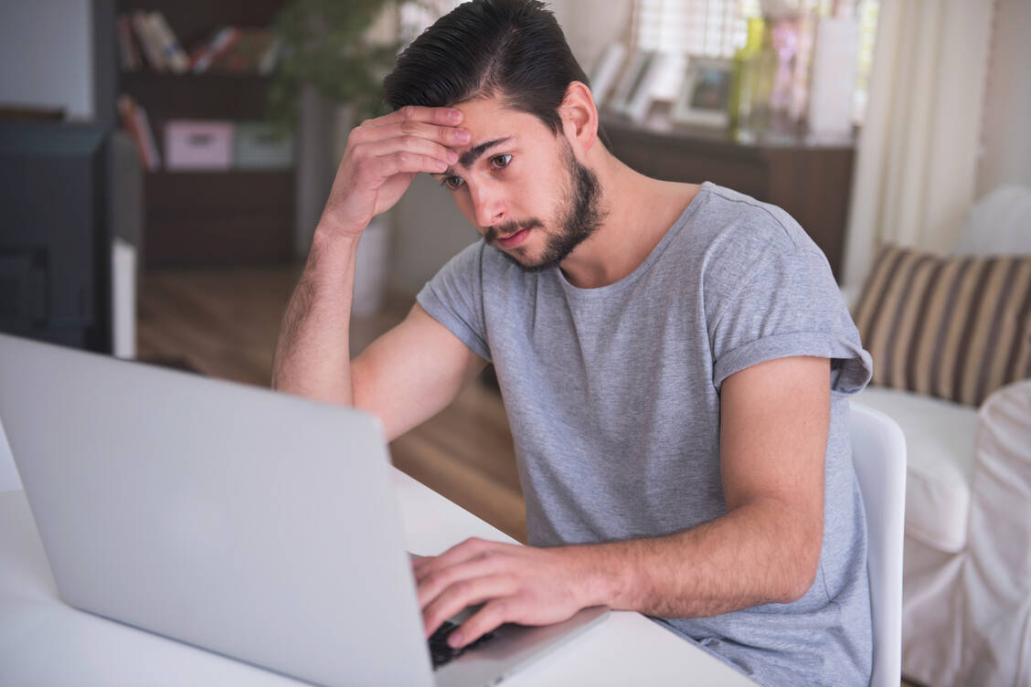 Welche Online-Apotheke wirklich eine seriöse Versandapotheke ist, das ist für den Kunden zuhause oft nicht leicht erkennbar. US-Forscher wollen mithilfe eines Algorithmus die Fake-Apotheken besser entlarven. / Foto: Adobe Stock/Gpoint Studio