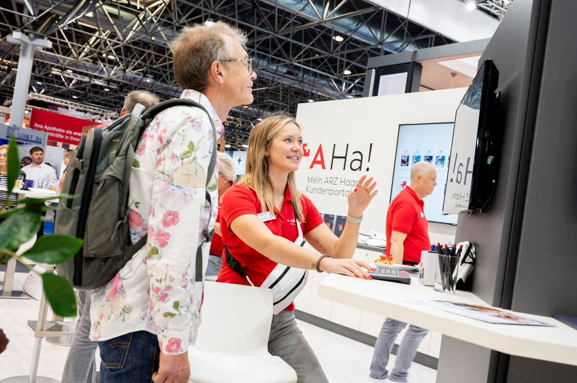 In der Ausstellung fielen in diesem Jahr vor allem die vielen Angebote zur Prozessinnovation beim Apothekenmanagement auf. / Foto: Avoxa/Expopharm/Zweilux