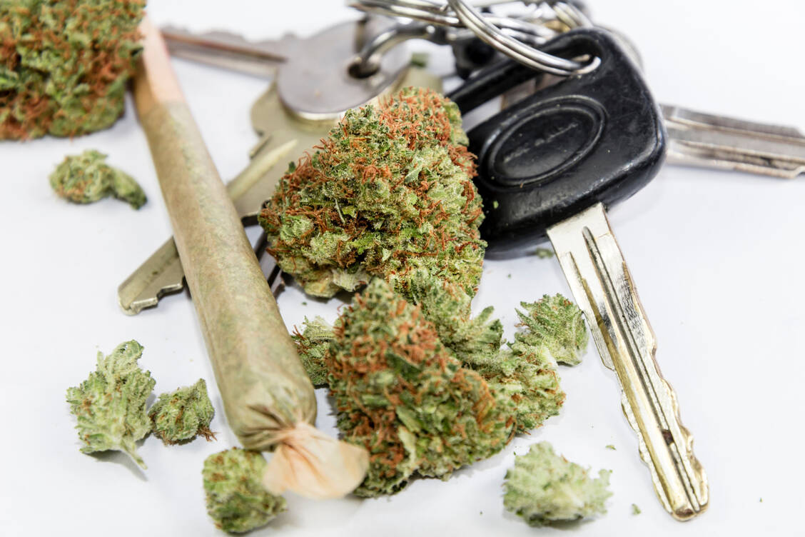 Nach dem Konsum von Cannabis kann es zu erheblichen verkehrssicherheitsrelevanten Wirkungen kommen. / © Adobe Stock/Mitch