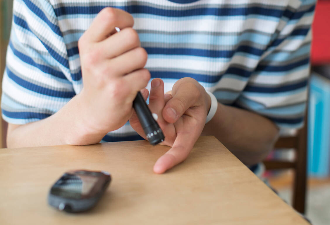Ein Typ-1-Diabetes erfordert ständige Kon­trolle und Disziplin. / Foto: Adobe Stock/Daisy Daisy