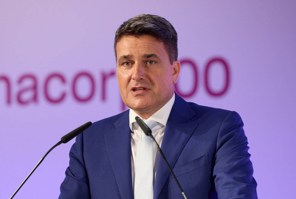 Patrick Neuss hatte am 1. Juni 2024 die Nachfolge des langjährigen Sanacorp-Vorstandsvorsitzenden Herbert Lang angetreten. / © Sanacorp