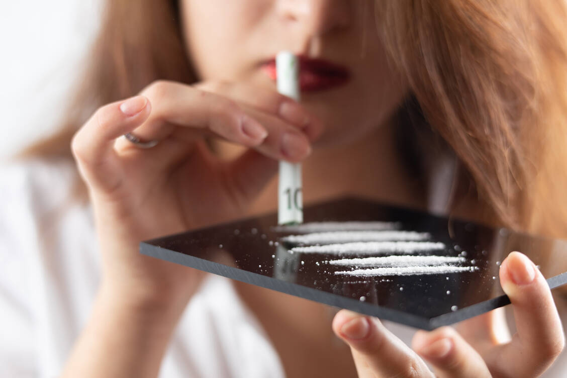 Keine Party, weniger Partydrogen – Drogenkonsumenten griffen eher auf Alkohol zurück. / Foto: Getty Images/Dennis Aglaster/EyeEm