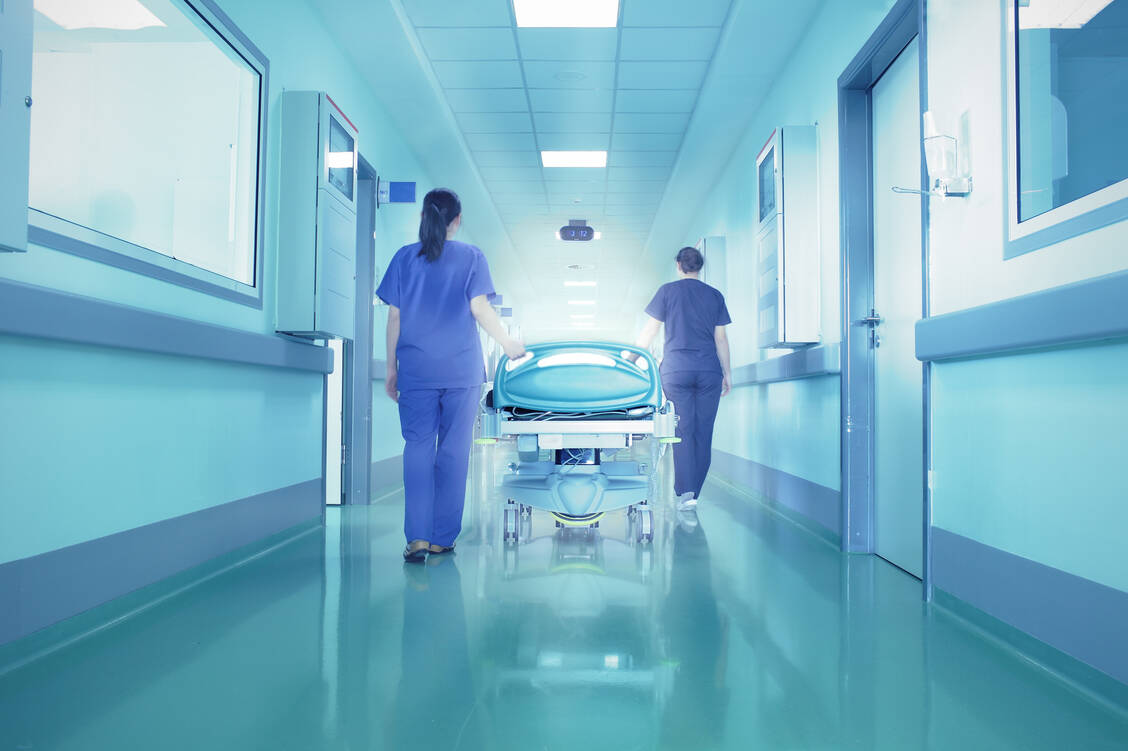 Patienten, die am Wochenende in die Notaufnahme kommen, sind oft kränker und mehr von ihnen werden intensiv medizinisch behandelt. / Foto: Adobe Stock/sudok1