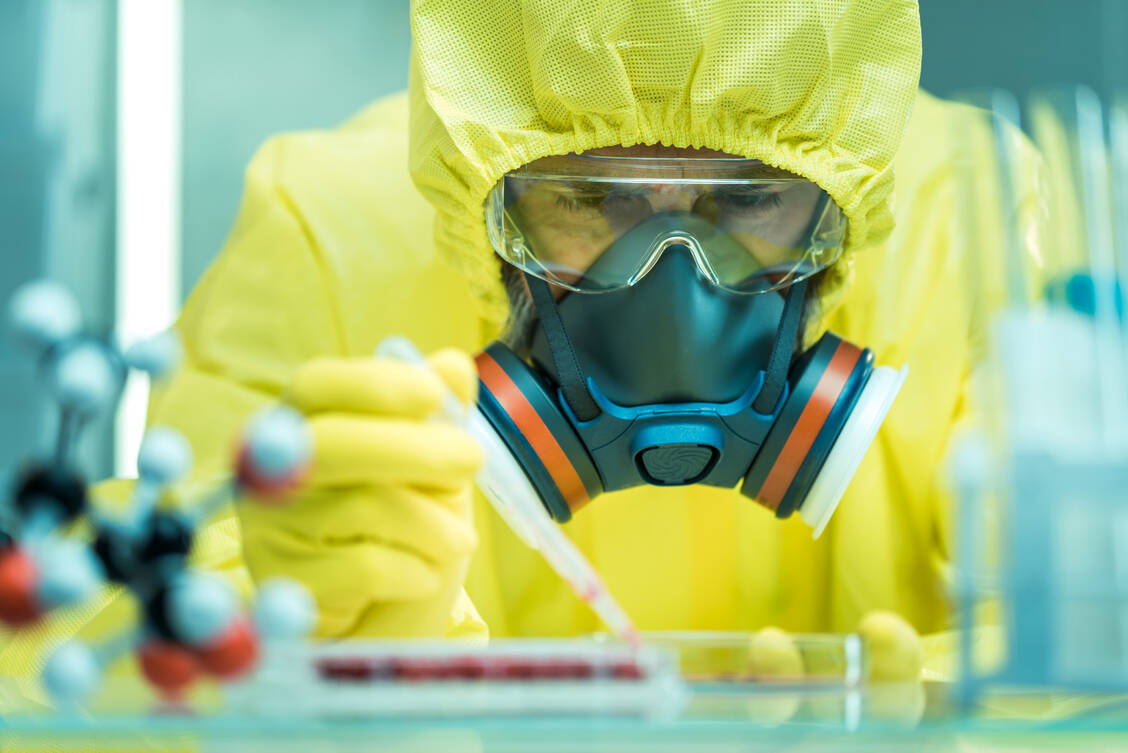 Mit Pocken kann man sich theoretisch nur noch bei der Laborarbeit anstecken – oder wenn die eigentlich ausgerotteten Viren als Kampfstoff eingesetzt würden. / Foto: Getty Images/D-Keine