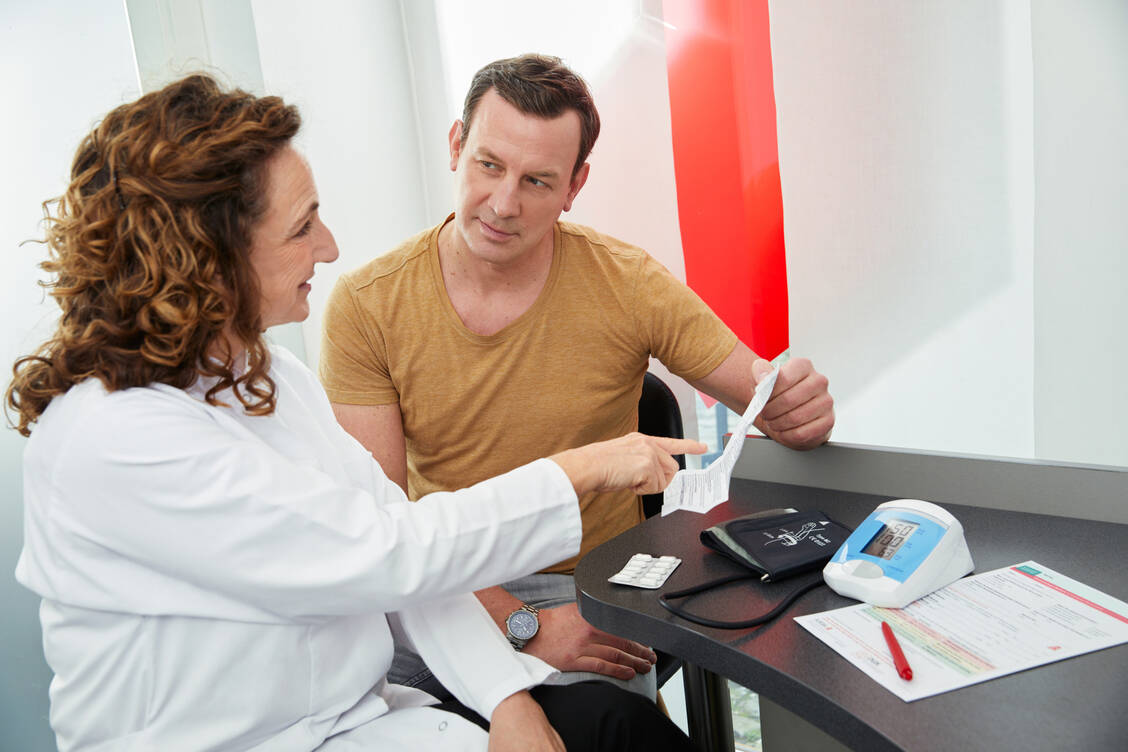 Pharmazeutische Dienstleistungen könnten ein neues Standbein für die öffentliche Apotheke werden. Wie gelingt der erste Schritt zur Umsetzung? / Foto: ABDA