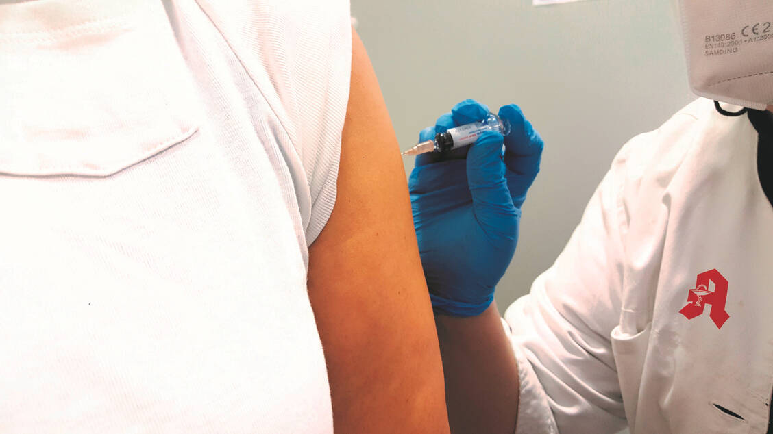 Gegen Influenza und Corona dürfen Apotheker bereits impfen; künftig können sie alle Totimpfstoffe anwenden. / © AVNR