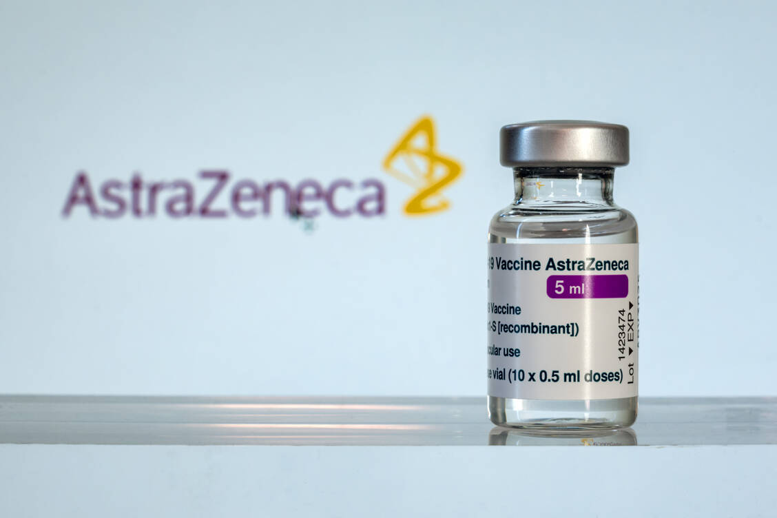 Werden in Deutschland nicht mehr benötigt: Künftig sollen alle Dosen Vaxzevria® (Astra-Zeneca) an andere Länder abgegeben werden. / Foto: Adobe Stock/mbruxelle