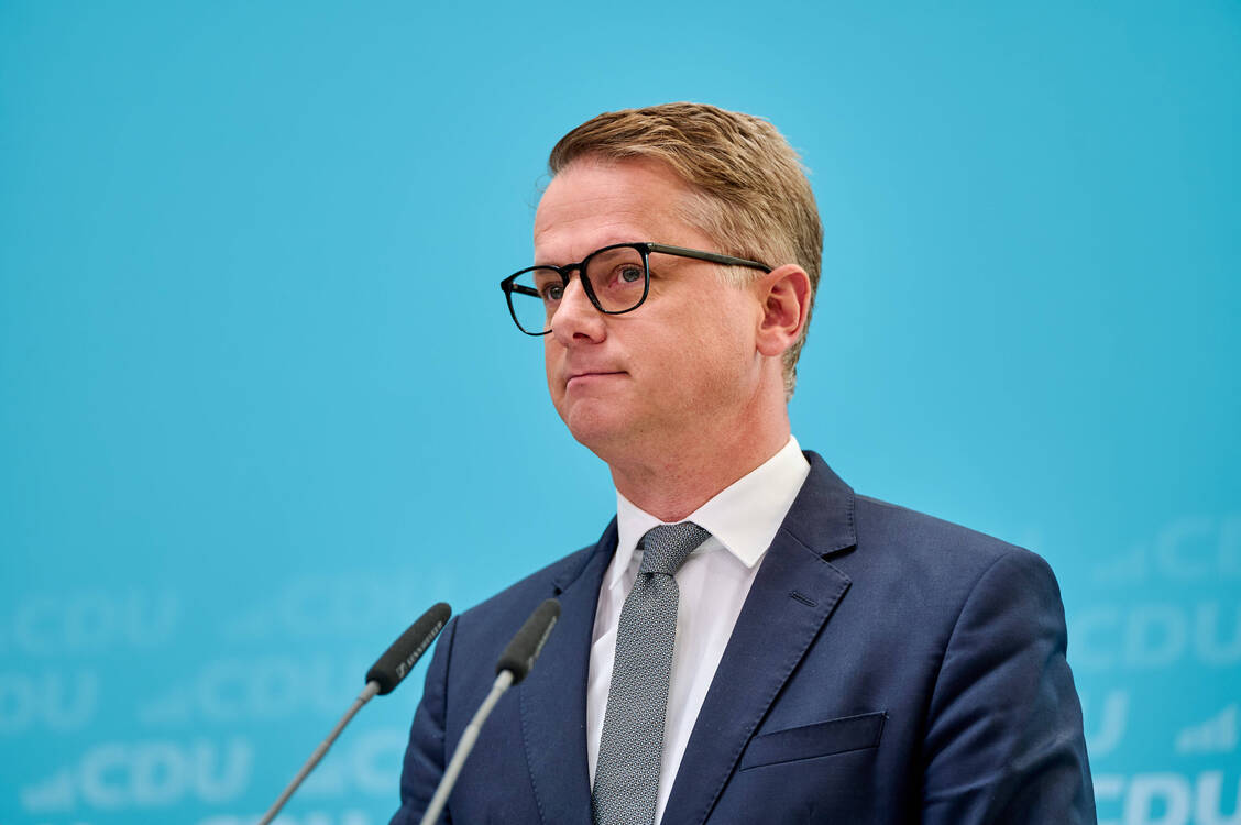 Bundesgesundheitsminister Carsten Linnemann (CDU) wird in München für ein Grußwort erwartet. Diese und andere Programmpunkte beim Apothekertag überträgt die PZ live. / © Imago/snapshot