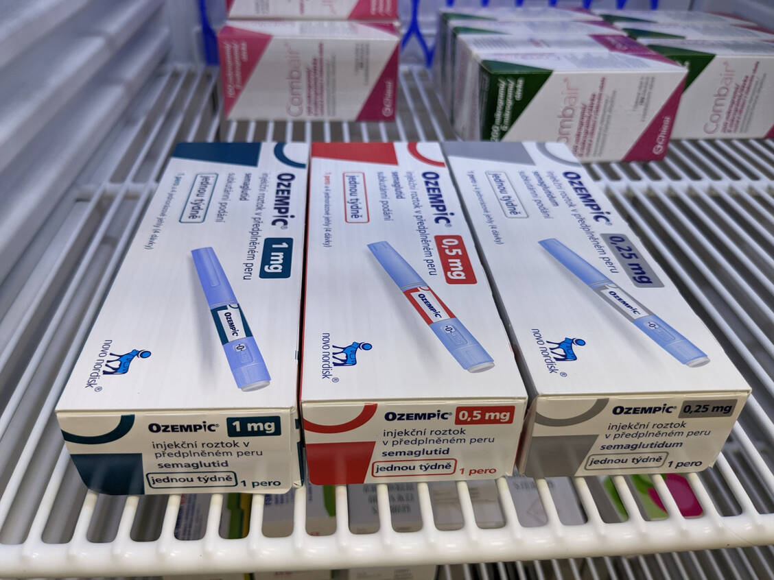 Derzeit liefert Novo Nordisk die 0,25-mg-Spritzen gar nicht aus und die 0,5-mg-Packungen nur reduziert (hier ein Bild aus Tschechien). / Foto: Imago/Pond5 Images