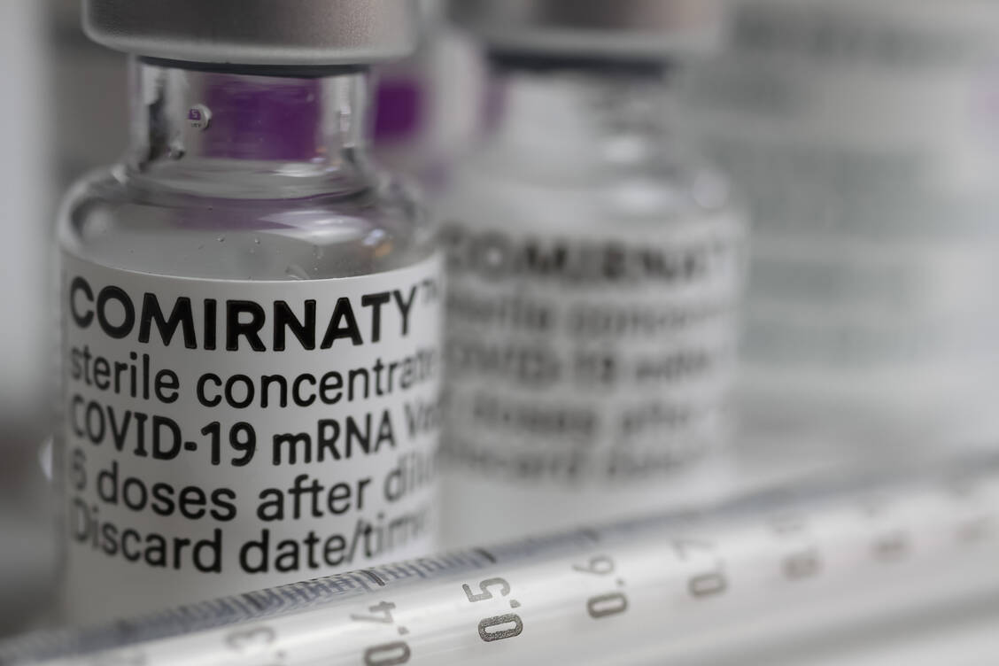 Biontech und Pfizer arbeiten an mehreren Versionen ihres mRNA-basierten Covid-19-Impfstoffs Comirnaty, die an verschiedene Varianten von SARS-CoV-2 angepasst sind.  / Foto: Adobe Stock/Ralf