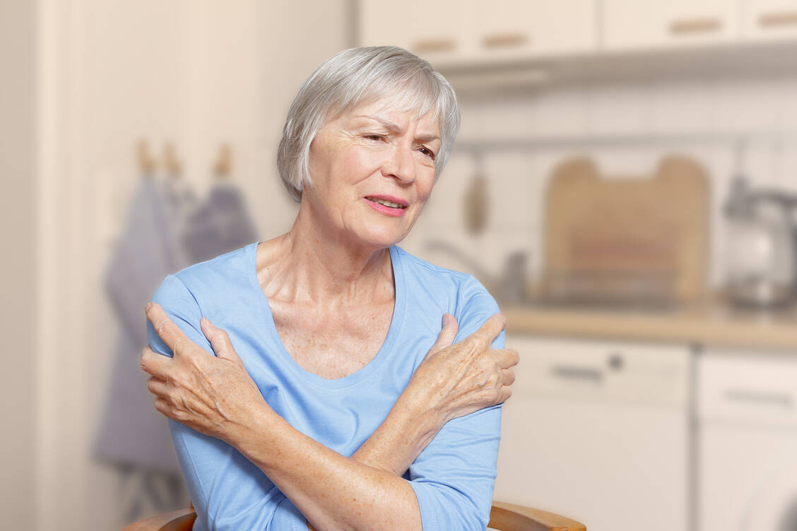 Bei chronisch-entzündlichen Erkrankungen wie rheumatoider Arthritis ist mitunter eine längerfristige Gabe von Corticosteroiden erforderlich, um Schmerzen und Funktionseinschränkungen zu bekämpfen. / Foto: Adobe Stock/agenturfotografin