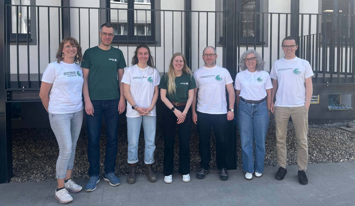 Cathrin Vietmeier, Jochen Wenzel, Charlotte Dette, Marla Sickenberger, Christian Splett, Katarzyna Ostendorf und Justus Schollmeier (v.l.n.r.) bilden den neuen AoG-Vorstand.  / © Apotheker ohne Grenzen