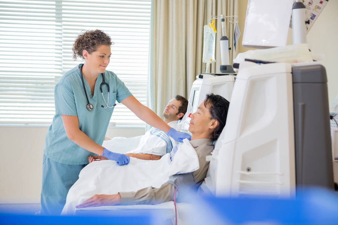 Antikoagulanzien, die das Blutungsrisiko nicht erhöhen, wären für viele Menschen hilfreich. Dazu gehören Tumor- und Dialysepatienten. / Foto: Adobe Stock/Tyler Olson
