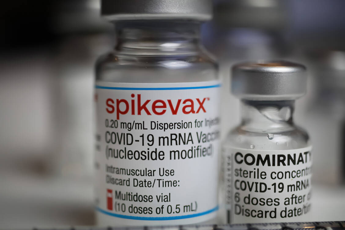 Sowohl der mRNA-Impfstoff Spikevax von Moderna als auch das Biontech/Pfizer-Produkt Comirnaty erhalten für diesen Herbst eine Anpassung an die Omikron-Variante XBB.1.5. / Foto: Adobe Stock/Ralf
