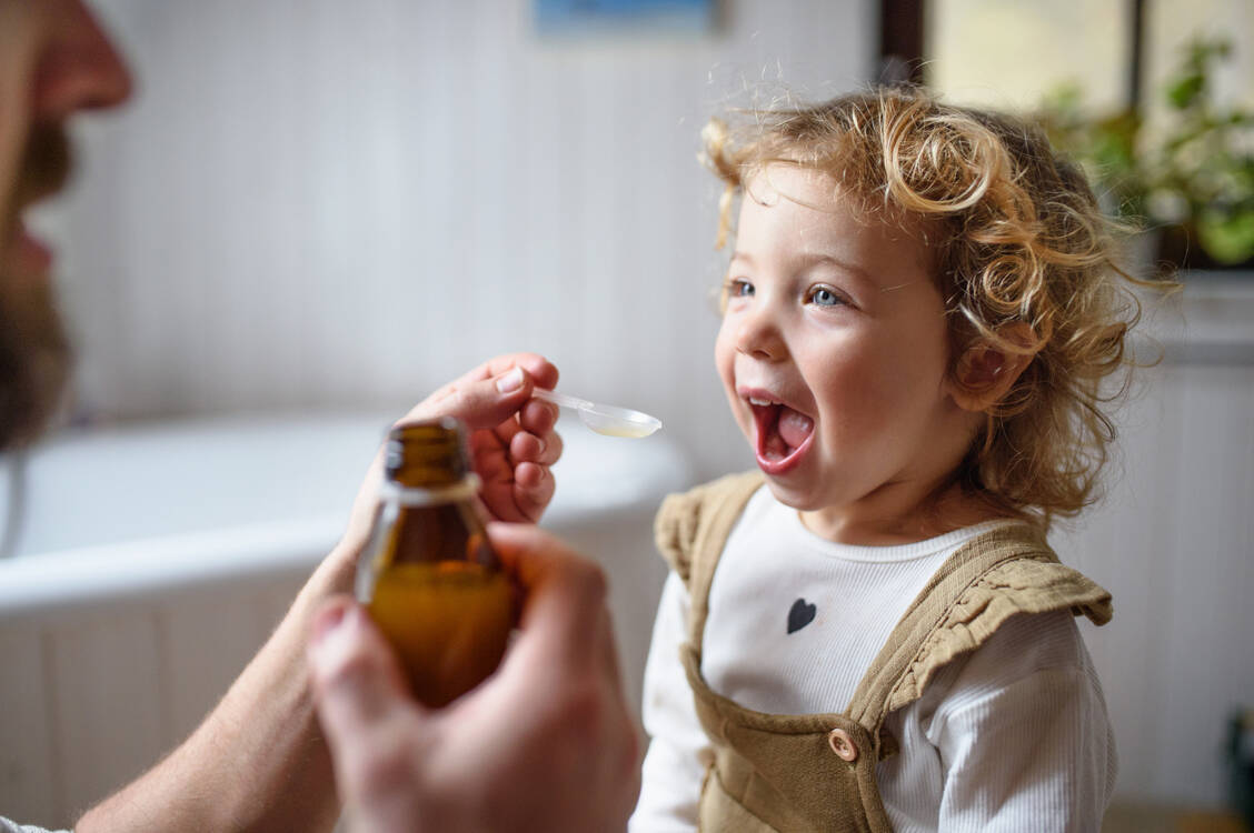 In diesem Jahr wird die Lage bei Antibiotika-Säften wahrscheinlich entspannter als im Vorjahr. / © Getty Images/Halfpoint