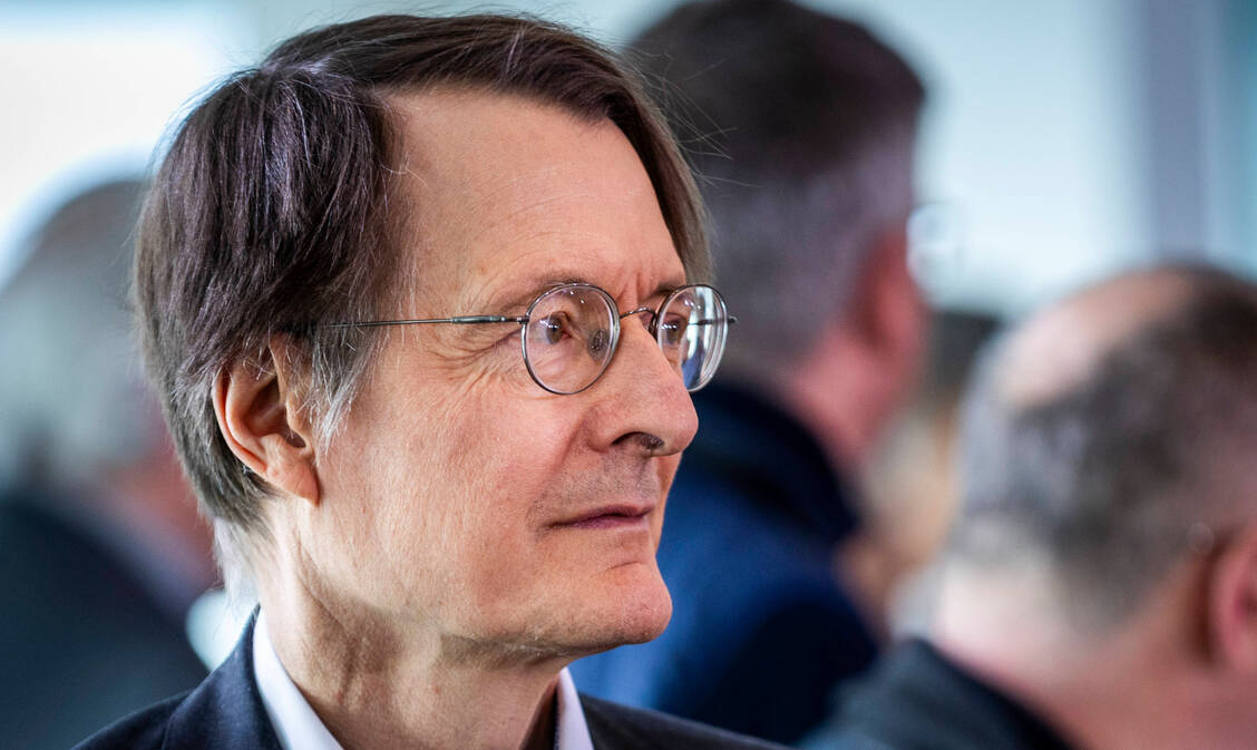»Die Reform wird nicht verwässert«, zeigt sich der amtierende Bundesgesundheitsminister Karl Lauterbach überzeugt. / © IMAGO/