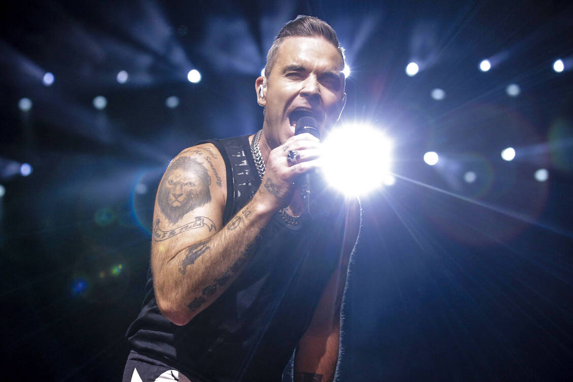 Robbie Williams appliziert seit einigen Jahren zur Gewichtsreduktion das Twinkretin Tirzepatid  und ist der Meinung, dass seine Sehkraft darunter leidet. / © Imago Images/Aton Chile