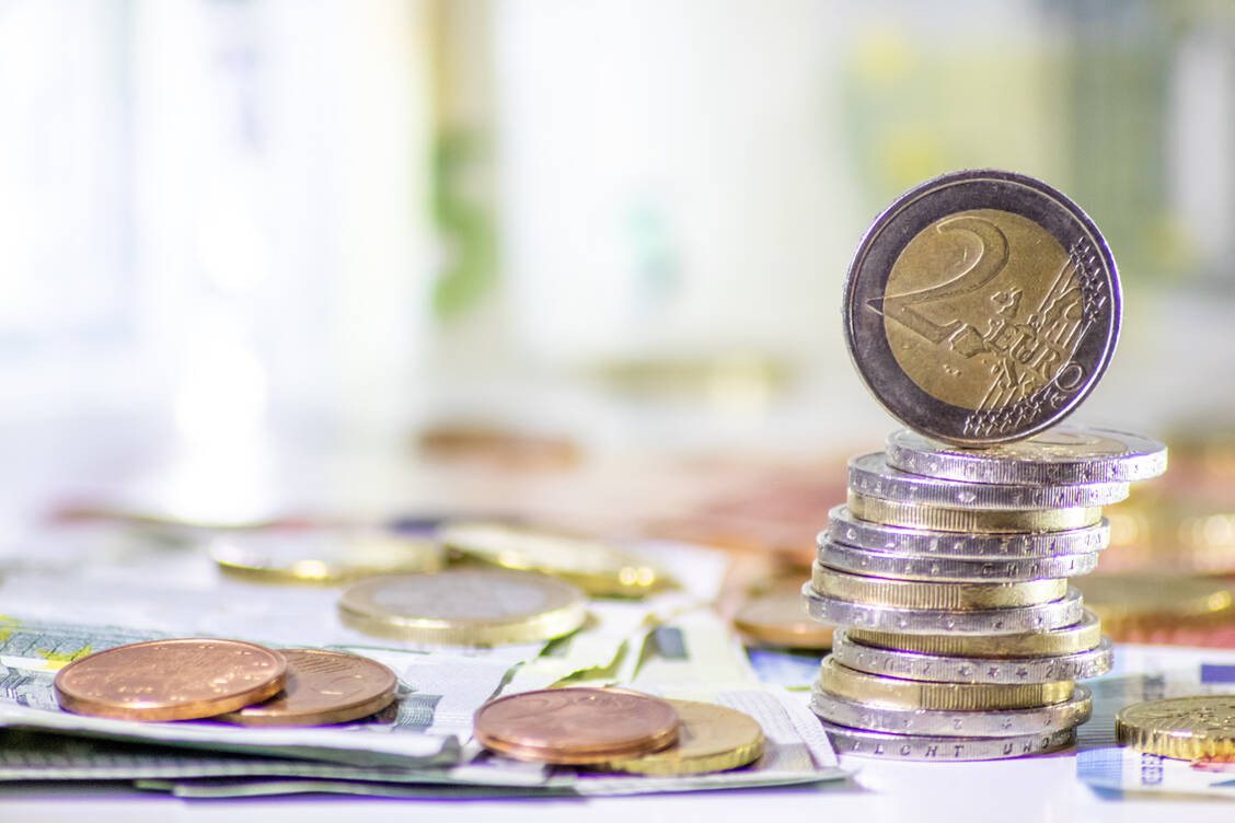 Schon ab Januar könnten die Apotheker pro Rx-Packung 2 Euro an die Krankenkassen abführen müssen. Der Apothekerverband Westfalen-Lippe beschwert sich darüber bei Bundesgesundheitsminister Karl Lauterbach (SPD). / Foto: PantherMedia / Christian Feldhaar