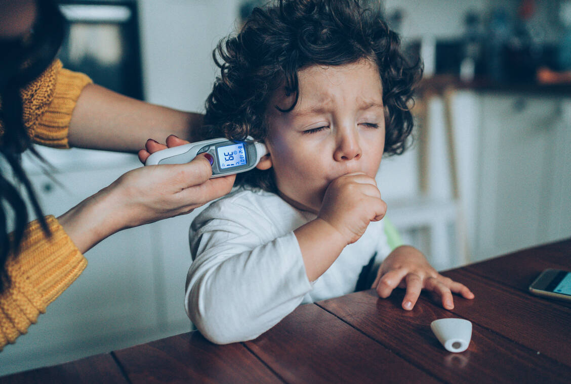 Eine Behandlung mit dem antiviralen Wirkstoff Baloxavir verkürzte in einer Studie mit Kindern unter zwölf Jahren, die an Grippe erkrankt waren, die virale Replikationsphase. / Foto: Getty Images/filadendron