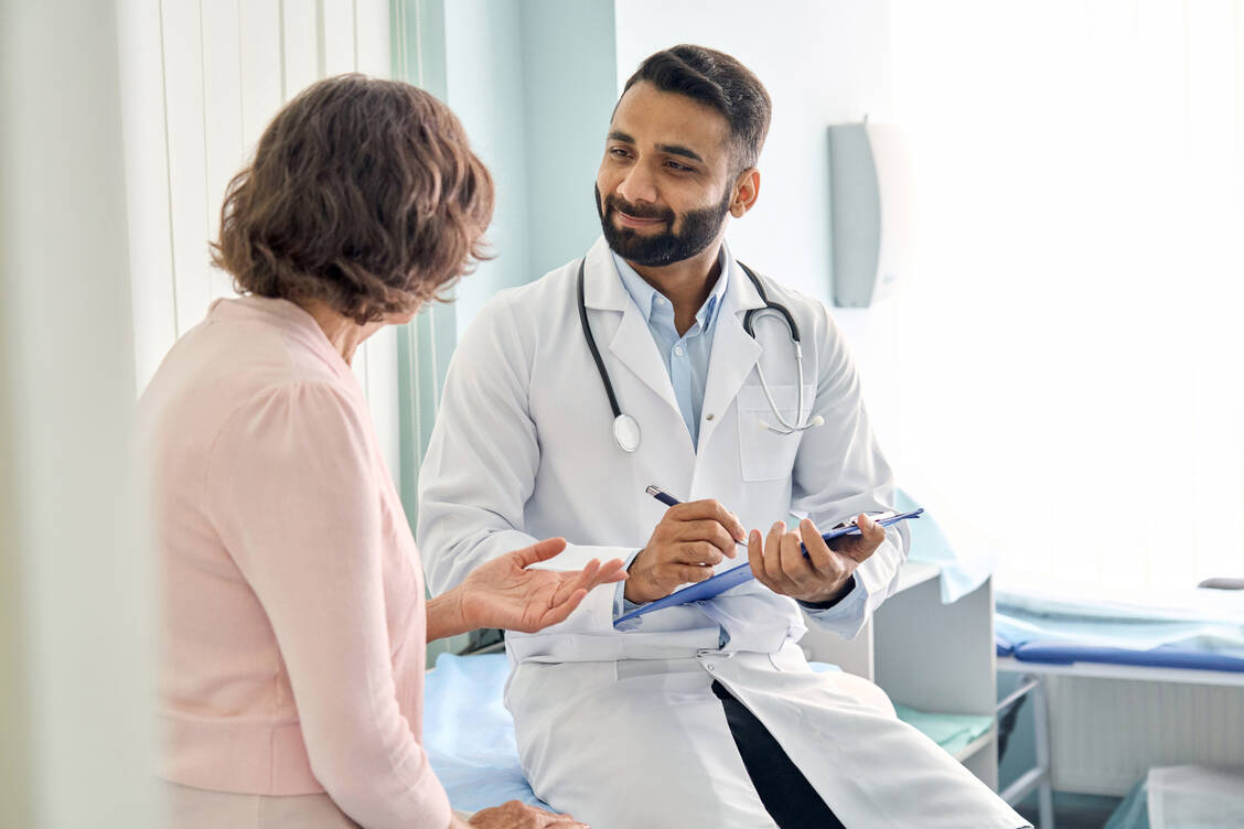 Zum Thema Verhütung und Hormonersatztherapie sollten sich Frauen gynäkologisch gut beraten lassen. / © Shutterstock/Ground Picture