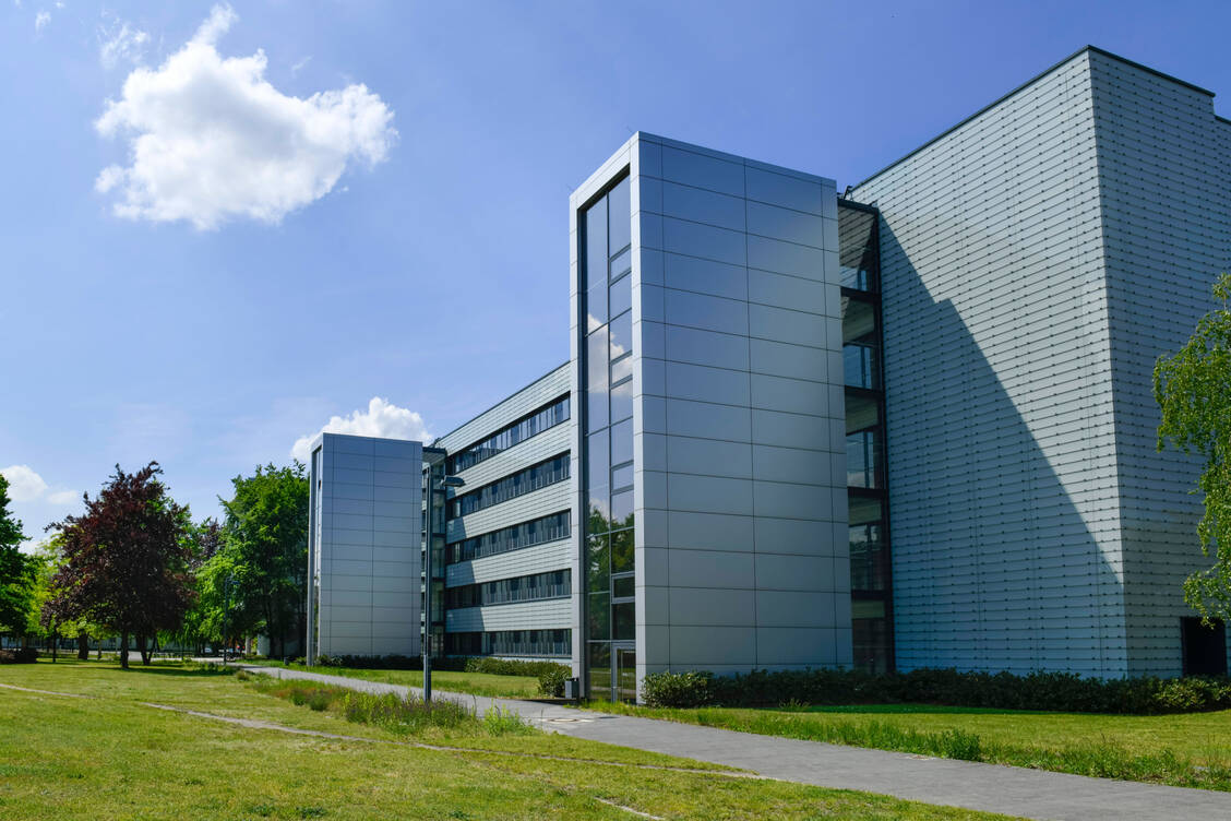 An der BTU in Cottbus/Senftenberg könnte es bald den ersten Pharmazie-Studiengang im Land Brandenburg geben / Foto: imago images/Schöning