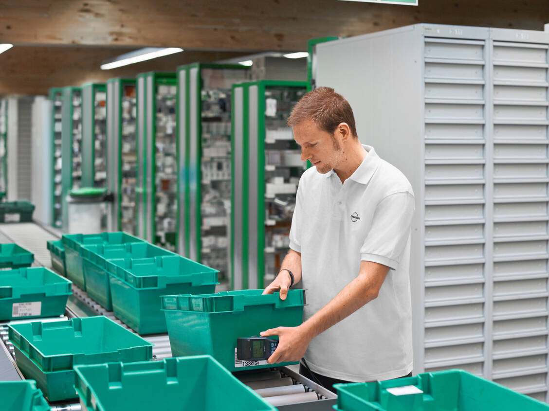 Der Großhändler Phoenix nimmt den Betrieb am Standort Freiburg nach dem Großbrand nicht wieder auf. Das Vertriebszentrum im Gewerbegebiet Freiburg-Hochdorf wurde bei dem Brand vollständig zerstört. / © Phoenix Gruppe