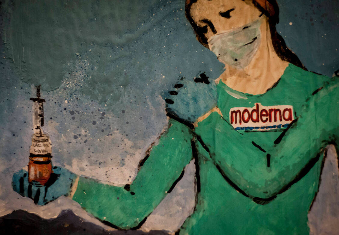 In Barcelona hat der Street-Art-Künstler TVBoy das Bild »Die drei Grazien« des Renaissance-Künstlers Raffael ganz aktuell interpretiert (Ausschnitt). / Foto: imago images/ZUMA Wire