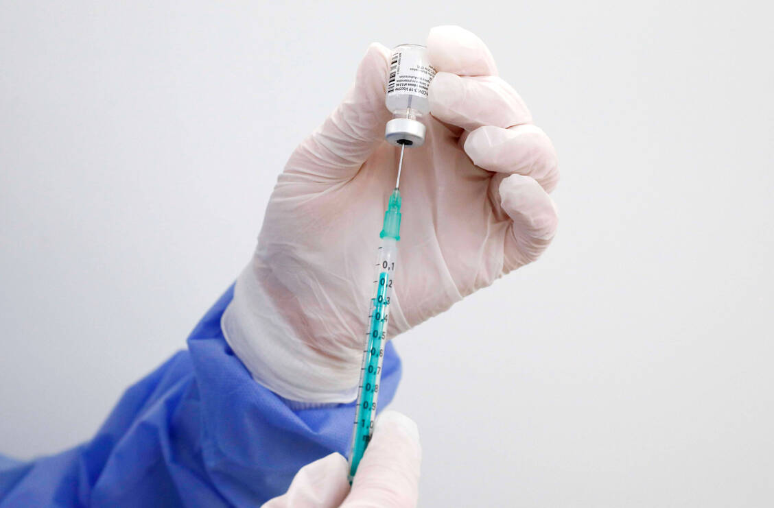 In einer Untersuchung mit 722 Probanden löste der Impfstoffkandidat von Sanofi und GSK eine starke Antikörperbildung aus.  / Foto: Imago Images/Jochen Eckel